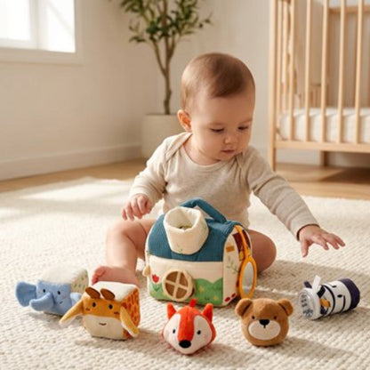 Cube d'activité bébé essaie prendre jouet