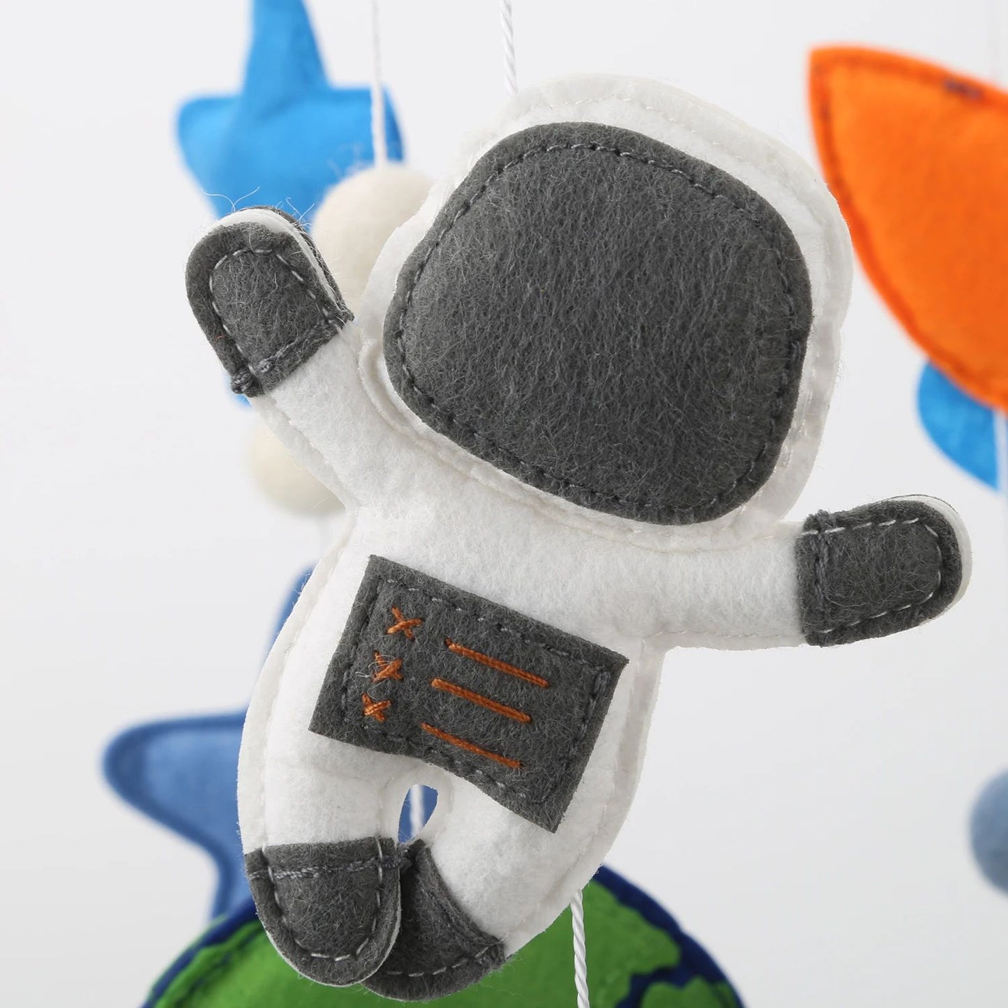 astronaute suspendu air mobile bebe