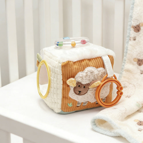 cube d'activité bébé mouton