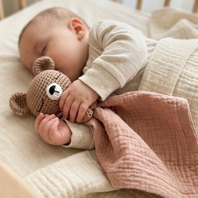 Doudou bebe couleur brique