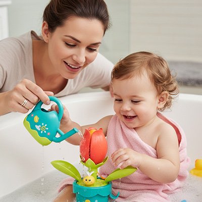 Jouet baignoire bebe maman donne bain