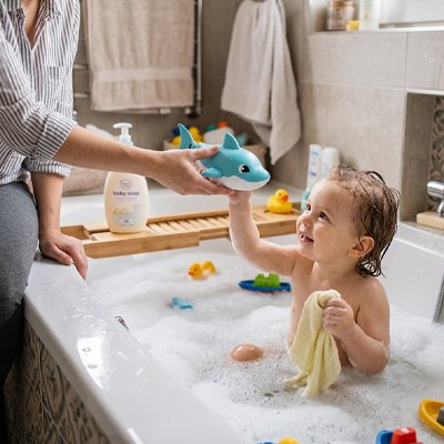 Jouet de bain​ baleine bleue enfant maman