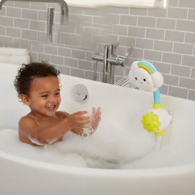 Jouet de bain​ enfant semble heureux 