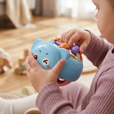 Jouet éveil bebe bleu avec enfant
