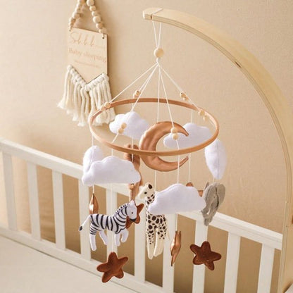 mobile-bebe-animaux-foret-installer