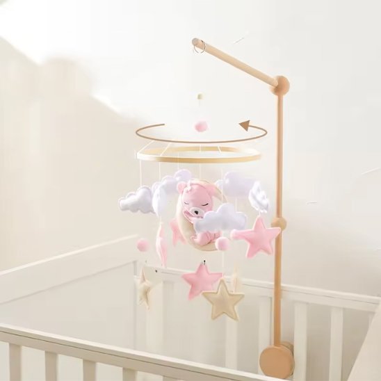 mobile-bebe-installe-berceau