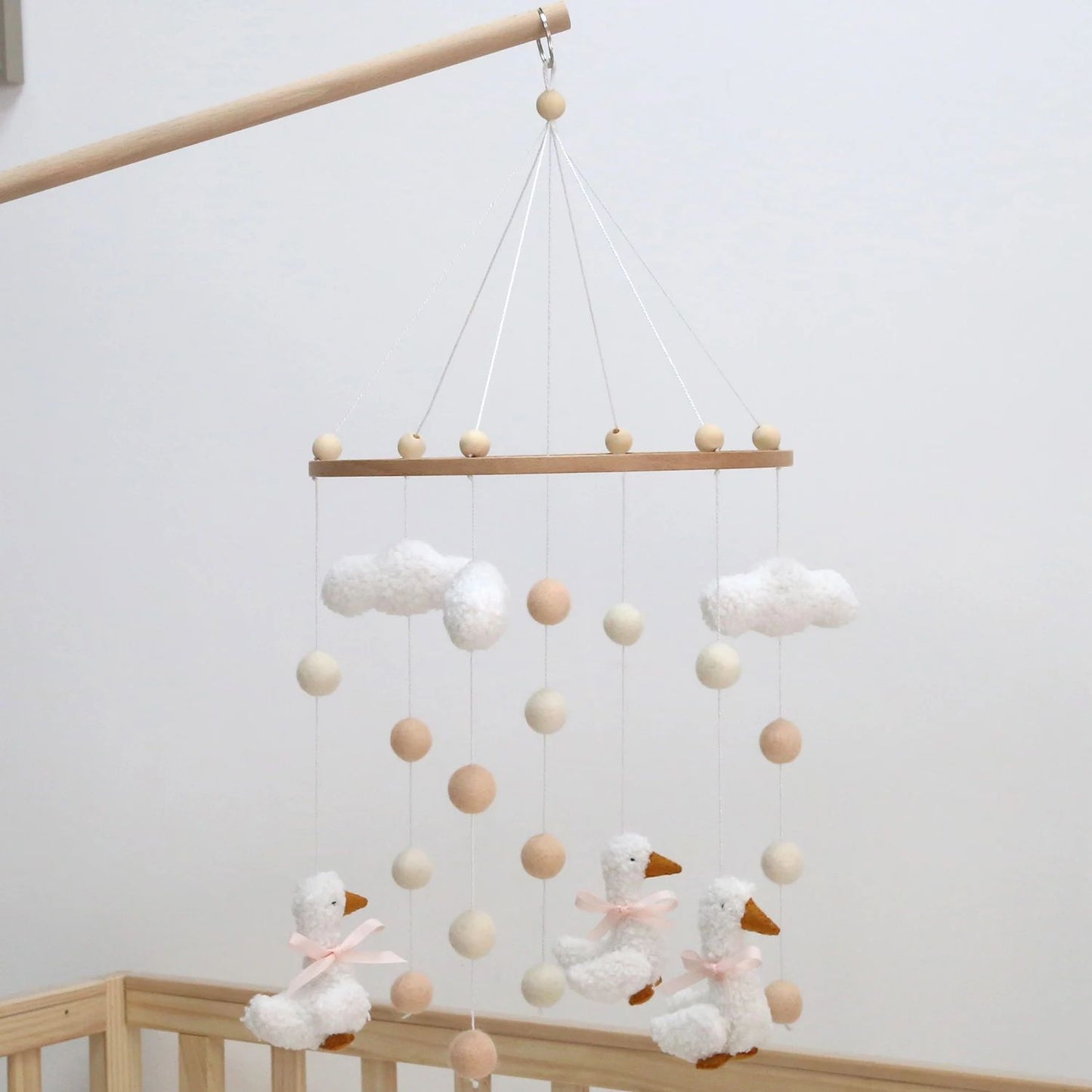 mobile lit bebe boule canard