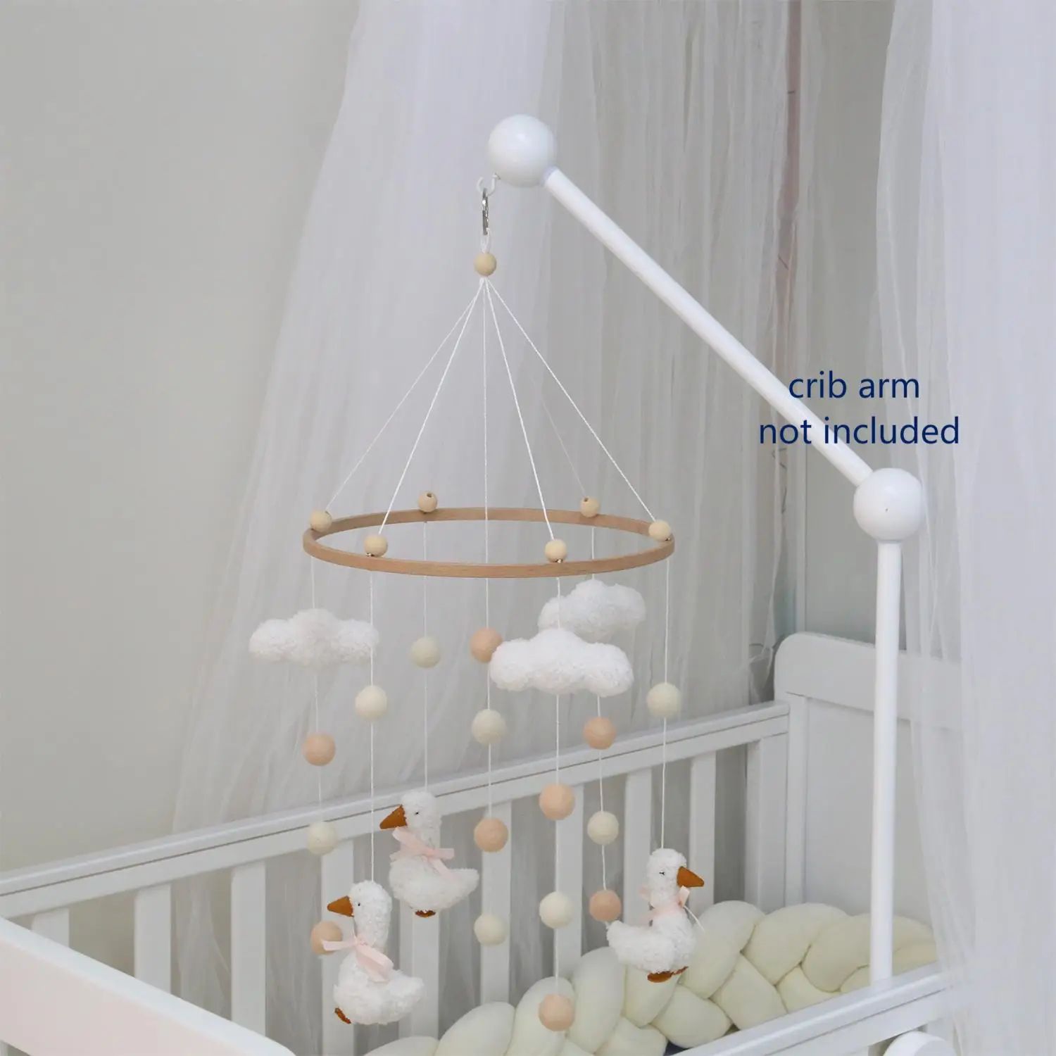 mobile lit bebe canard suspendu