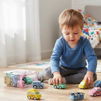Petites voitures jouets  enfants semble s'amuser