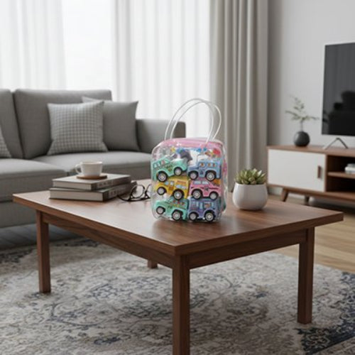 Petites voitures jouets paquet sur table