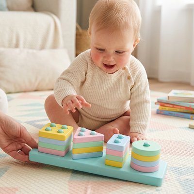 Puzzle en bois bébé joue confortablement