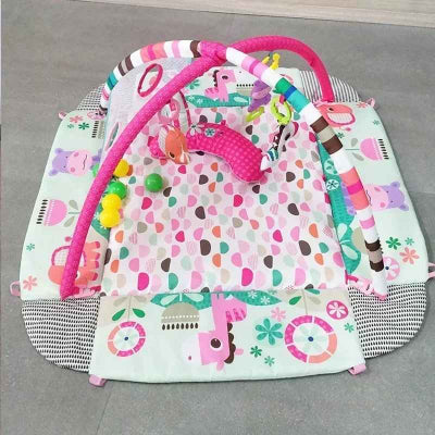 tapis d'éveil bébé rose avec jouets