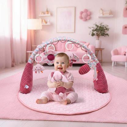 tapis d'éveil rose bébé assit avec jouet