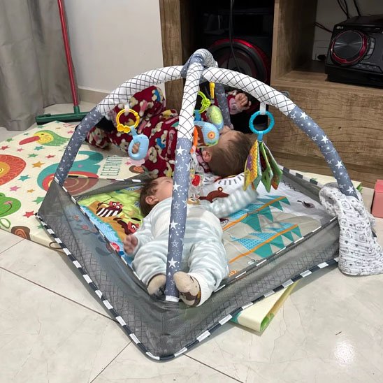 tapis d'éveil  vert avec bébé