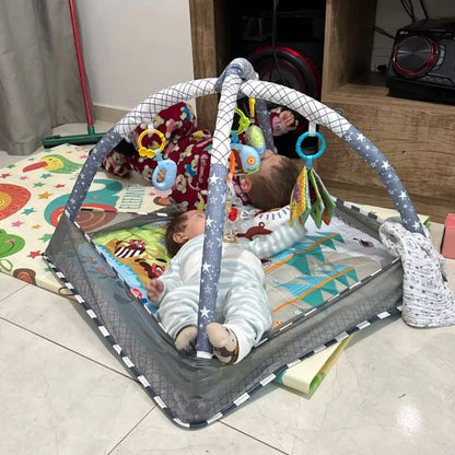 tapis d'éveil  vert avec bébé