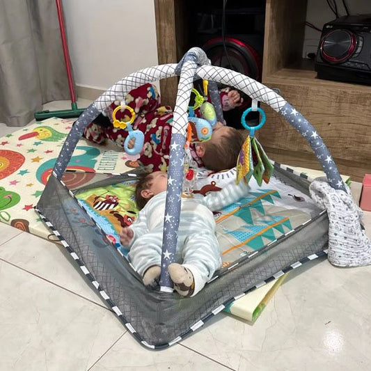 tapis d'éveil  vert avec bébé