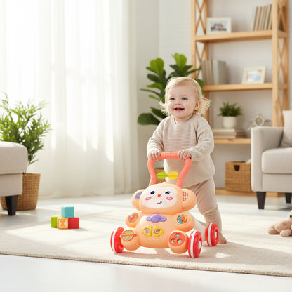 trotteur bébé fille promenant au salon