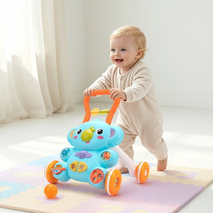 trotteur bébé garçon se promène avec jouet