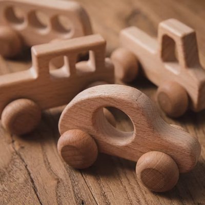 Voiture en bois différents modèles 